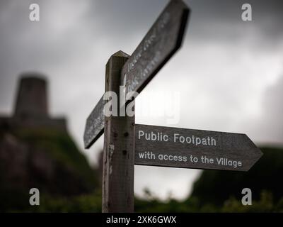 Bilder von Bamburgh, England und der ländlichen Landschaft in der Nähe des Dorfes. Stockfoto