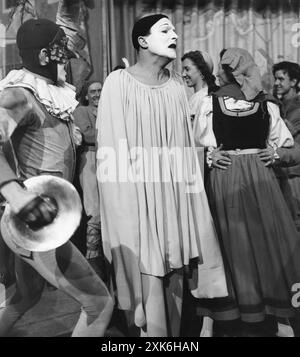 GENE KELLY in einer Szene von der EINLADUNG ZUM TANZ 1956 Regisseur GENE KELLY Choreographie GENE KELLY geschrieben von GENE KELLY Art Regie ALFRED JUNGE Costume Design ROLF GERARD und ELIZABETH HAFFENDEN Produzent ARTHUR FREED Metro Goldwyn Mayer Stockfoto