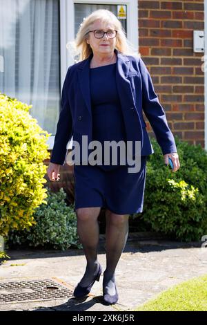 Susan Hall, die Kandidatin des Bürgermeisters von Tory, verlässt heute Morgen ihr Haus in Nord-London, bevor die Wahlergebnisse bekannt gegeben werden. C) BE Stockfoto