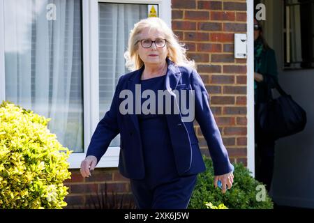 Susan Hall, die Kandidatin des Bürgermeisters von Tory, verlässt heute Morgen ihr Haus in Nord-London, bevor die Wahlergebnisse bekannt gegeben werden. C) BE Stockfoto