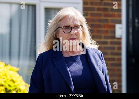 Susan Hall, die Kandidatin des Bürgermeisters von Tory, verlässt heute Morgen ihr Haus in Nord-London, bevor die Wahlergebnisse bekannt gegeben werden. C) BE Stockfoto