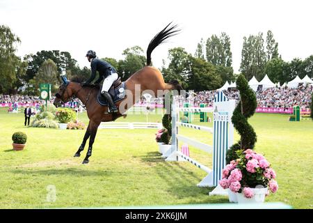 Dinard, Frankreich. Juli 2024. Julien Anquetin von Frankreich mit Farah Tame während des CSI5* Rolex Grand Prix Ville de Dinard beim Jumping International de Dinard am 21. Juli 2024, Dinard, Frankreich (Foto von Maxime David - MXIMD Pictures) Credit: MXIMD Pictures/Alamy Live News Stockfoto