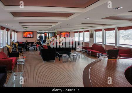 Paris, Frankreich: CLIPPER PARIS, eines der schönsten Flussboote in der Flotte der Boote, die mit offiziellen Delegationen zur Eröffnungszeremonie der Olympischen Spiele auf der seine paraden wird. Dieses großartige Event-Boot der französischen Hauptstadt begrüßt die Delegierten aus Portugal, Katar und Nordkorea. Diese Flotte von Flussbooten, die je nach Größe des Bootes 000 €/200.000 € gemietet werden, wird eine spektakuläre Show im 3. h45 veranstalten, bei der das große Sportereignis eröffnet wird. Die Zeremonie findet zum ersten Mal außerhalb eines Stadions statt und heißt 326.000 Zuschauer und 10.500 Athleten willkommen. Quelle: Kevin Izorce/Alamy Live News Stockfoto