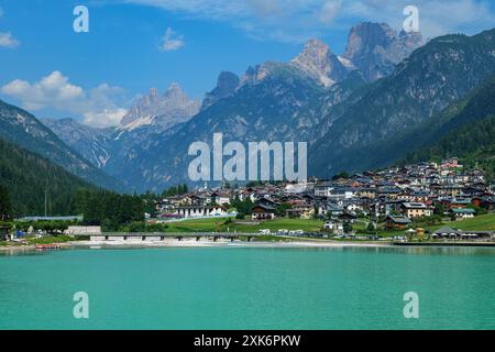 Auronzo di Cadore ist eine Gemeinde in der Provinz Belluno (Cadore) in der italienischen Region Veneto 5.07.2024 Drohnenfoto Stockfoto