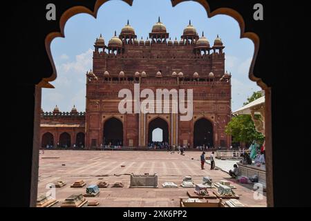 Agra, Uttar Pradesh, Indien. Juli 2024. Fatehpur Sikri, 1569 vom Mogulkaiser Akbar gegründet, war von 1571 bis 1585 Hauptstadt des Mogulreichs. Die umliegende Wand des Jama Masjid in Uttar Pradesh (Foto: © Basit Zargar/ZUMA Press Wire) WIRD NUR REDAKTIONELL VERWENDET! Nicht für kommerzielle ZWECKE! Stockfoto