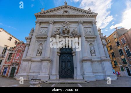 Venedig, Italien - 03. Juni 2024: Chiesa di San Stae Saint Eustachius Eustachio römisch-katholische Kirchenfassade im historischen Stadtzentrum von Venedig Stockfoto