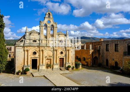 Die von der Schlacht beschädigte Fassade der Kirche im Kloster Arkadi, Symbol des kretischen Widerstands gegen die osmanische Herrschaft, Kreta Stockfoto