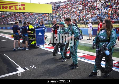 Aston Martin F1 Team, Mechaniker, Mechaniker, Mechaniker beim Großen Preis von Ungarn der Formel 1 2024, 13. Runde der Formel 1 Weltmeisterschaft 2024 vom 19. Bis 21. Juli 2024 auf dem Hungaroring in Mogyorod, Ungarn Stockfoto