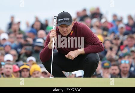 Troon, Großbritannien. Juli 2024. Justin Rose reiht einen Putt bei der 152. Open Championship im Royal Troon Golf Club in Troon, Schottland am Sonntag, den 21. Juli 2024 ein. Schauffele gewann mit zwei Schüssen mit einer Punktzahl von neun unter Par. Foto: Hugo Philpott/UPI Credit: UPI/Alamy Live News Stockfoto