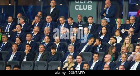 Frankfurt, Deutschland. Juli 2024. Philipp LAHM ex Profi Ex-DFB Kapitaen, Sohn Julian Tochter Lenia, Celia SASIC, DFB Integrationsbotschafterin, Aleksander CEFERIN, UEFA-Präsident, Luis Figo, Hans-Joachim Watzke, Geschäftsführer des BVB, Mitglied des DFB-Präsidiums, DFB-Vizepräsident, Mario Gomez, Andreas Ottl im Best of 16-Spiel PORTUGAL - SLOWENIEN 3-0 N.E. der UEFA-Europameisterschaft 2024 am 01. Juli 2024 in Frankfurt. Fotograf: ddp Images/STAR-Images Credit: ddp Media GmbH/Alamy Live News Stockfoto