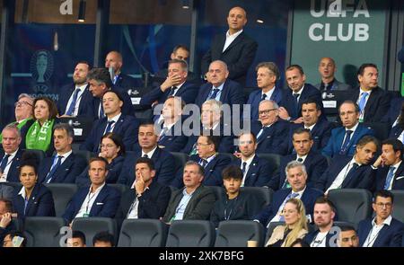 Frankfurt, Deutschland. Juli 2024. Philipp LAHM ex Profi Ex-DFB Kapitaen, Sohn Julian Tochter Lenia, Celia SASIC, DFB Integrationsbotschafterin, Aleksander CEFERIN, UEFA-Präsident, Luis Figo, Hans-Joachim Watzke, Geschäftsführer des BVB, Mitglied des DFB-Präsidiums, DFB-Vizepräsident, Mario Gomez, Andreas Ottl im Best of 16-Spiel PORTUGAL - SLOWENIEN 3-0 N.E. der UEFA-Europameisterschaft 2024 am 01. Juli 2024 in Frankfurt. Fotograf: ddp Images/STAR-Images Credit: ddp Media GmbH/Alamy Live News Stockfoto