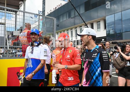 Daniel Ricciardo (aus) - Visa Cash App RB F1 Team - RB VCARB01 - Honda RBPT und Charles Leclerc (MON) - Scuderia Ferrari - Ferrari SF-24 - Ferrari an Pierre Gasly (FRA) - Alpine F1 Team - Alpine A524 - Renault während des Renntages am Sonntag, 21. Juli, der Formel 1 des Großen Preises von Ungarn 2024, der vom 19. juli bis 21. juli 2024 auf der Hungaroring-Strecke in Mogyorod, Budapest, Ungarn, stattfinden soll Stockfoto