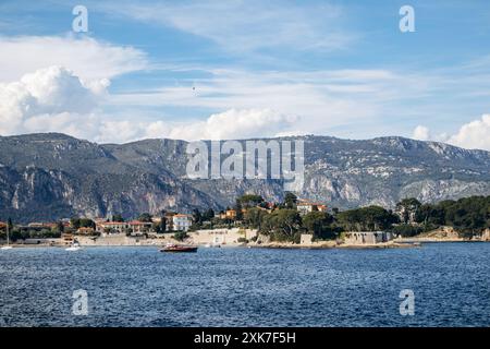 Malerische Aussicht auf die Halbinsel Saint Jean Cap Ferrat bei Sonnenuntergang Stockfoto