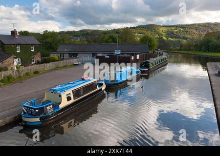 Der Pontcysyllte Aquädukt (walisisch: Traphont Ddwr Pontcysyllte) ist ein schiffbarer Aquädukt, der den Llangollen-Kanal über das Tal des Flusses D führt Stockfoto