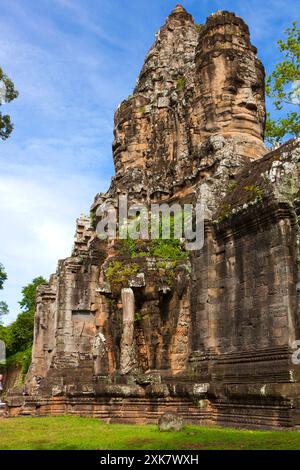 Gopuram, Südtor von Angkor Thom mit dem in Stein gehauenen Gesicht von Bodhisattva Lokeshvara, Angkor, UNESCO-Weltkulturerbe, Siem Reap, Kambodscha, S Stockfoto