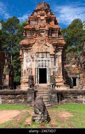 Preah Ko. (Khmer, der Heilige Stier) war der erste Tempel, der in der alten und heute stillgelegten Stadt Hariharalaya (in der Gegend, die heute Cal ist) gebaut wurde Stockfoto