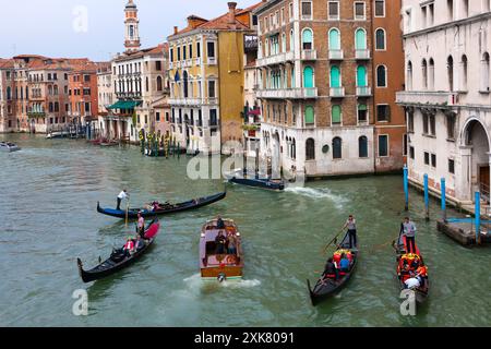 Blick von der Rialto-Brücke über den Canale Grande, Venedig, Veneto, Italien, Europa Stockfoto