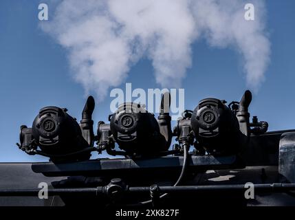 Dampfbetriebene Dynamos, gebaut von Pyle auf der Union Pacific Dampflokomotive 4014. Stockfoto