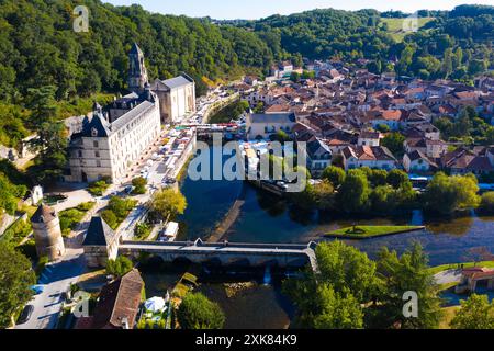 Luftaufnahme des Sommers Brantome en Perigord auf der Dronne, Frankreich Stockfoto