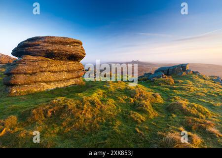 Blick vom Rippon Tor in Richtung Haytor Rocks, Dartmoor National Park, Ilsington, Devon, England, UK, Europa Stockfoto