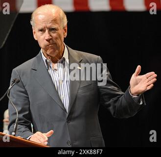 Tamarac, Vereinigte Staaten Von Amerika. September 2012. TAMARAC, FL - SEPTEMBER 28: US-Vizepräsident Joe Biden spricht während einer Kampagnenveranstaltung an Kings Point. Biden setzt seinen landesweiten Wahlkampf vor den Parlamentswahlen fort. Am 28. September 2012 in Tamarac, Florida. Personen: Joe Biden Kredit: Storms Media Group/Alamy Live News Stockfoto