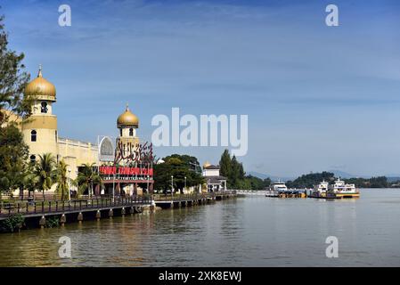 Terengganu, Malaysia - 3. Juni 2022: Islamic Civilization Park (Taman Tamadun Islam), Terengganu, Malaysia. - Taman Tamadun Islam oder die islamischen Civili Stockfoto