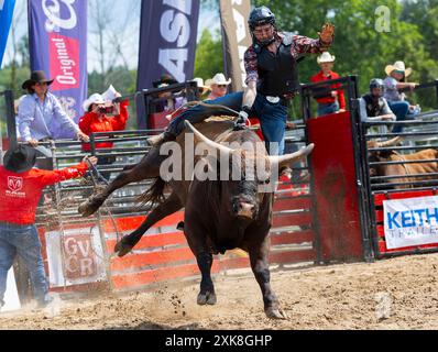 Erin, Kanada. Juli 2024. Ein Cowboy tritt am 21. Juli 2024 bei der RAM Rodeo Tour 2024 in Erin, Ontario, Kanada, an. Quelle: Zou Zheng/Xinhua/Alamy Live News Stockfoto