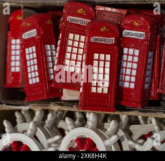 Satz von rote Telefonzelle in einer box Stockfoto