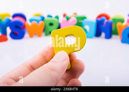 Hand schreiben cube P von aus Holz Stockfoto