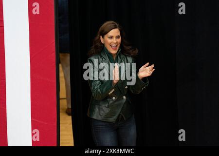 Detroit, Michigan, USA. Oktober 2022. Gouverneur GRETCHEN WHITMER spricht bei einer Wahlkundgebung der Michigan Democrats an der Renaissance High School. (Kreditbild: © Dominick Sokotoff/ZUMA Press Wire) NUR REDAKTIONELLE VERWENDUNG! Nicht für kommerzielle ZWECKE! Stockfoto