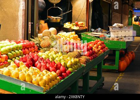 Frisches Obst wird auf dem Pike Place Market in Seattle verkauft Stockfoto