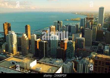 Ein Blick aus der Vogelperspektive auf die Skyline von Chicago und den See Stockfoto