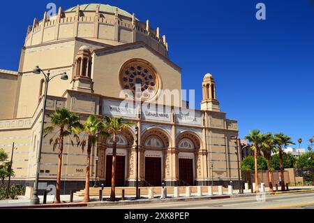 Der Wilshire Boulevard Temple, der an einem sonnigen Tag gesehen wird, ist das Zentrum der jüdischen Kultur in Los Angeles Stockfoto