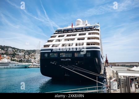 Nizza, Frankreich - 25. Mai 2024: Kreuzfahrtschiff im Hafen von Nizza an der französischen Riviera Stockfoto