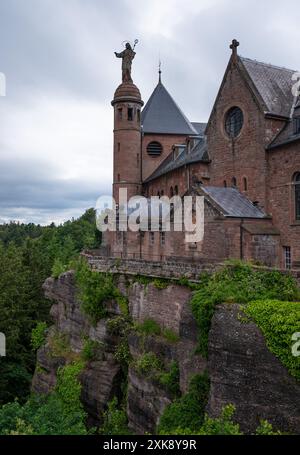 Mont Sainte Odile, Frankreich. Juni 2024. Blick auf das Kloster Hohenburg auf dem Odilienberg. Quelle: Hauke Schröder/dpa/Alamy Live News Stockfoto