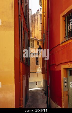 Malerische Straßen der Altstadt von Nizza, im Süden Frankreichs Stockfoto