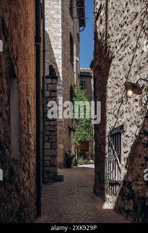 Atemberaubendes malerisches Dorf Tourrettes-sur-Loup im Süden Frankreichs Stockfoto