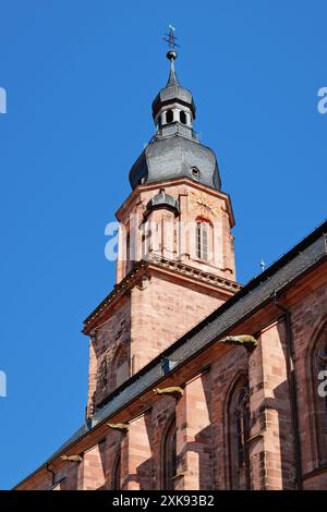 Heidelberg, Deutschland - 28. Juni 2024: Turm der berühmtesten Kirche in Heidelberg, Heiliggeistkirche in Ger Stockfoto