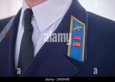 Militäruniform der UdSSR-Piloten während des Zweiten Weltkriegs. Historische Luftfahrzeuggegenstände aus der Sowjetunion Stockfoto