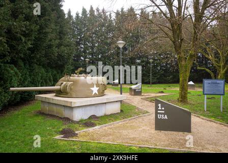 Der Bunker Assenois bei Fortin Boggess und das Sherman Turret Monument in Belgien Stockfoto