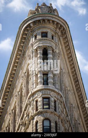 Das Flatiron, ursprünglich Fuller Building, ist ein dreieckiges Gebäude an der Fifth Avenue in Manhattan, New York City. Stockfoto