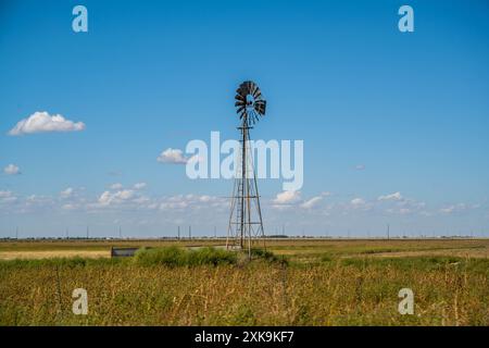 Amarillo, TX, USA - 18. September 2022: Eine alte Windmühle Stockfoto