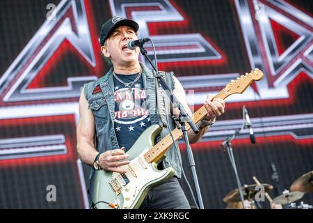 Solvesborg, Schweden. Juni 2024. Die amerikanische Rockband Winger gibt ein Live-Konzert während des schwedischen Musikfestivals Sweden Rock Festival 2024 in Solvesborg. Hier ist Gitarrist Paul Taylor live auf der Bühne zu sehen. Stockfoto