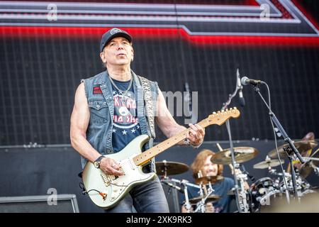 Solvesborg, Schweden. Juni 2024. Die amerikanische Rockband Winger gibt ein Live-Konzert während des schwedischen Musikfestivals Sweden Rock Festival 2024 in Solvesborg. Hier ist Gitarrist Paul Taylor live auf der Bühne zu sehen. Stockfoto