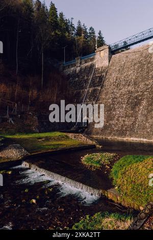 Zapora Miedzygorze - Wolfelsgrunder Talsperre Stockfoto