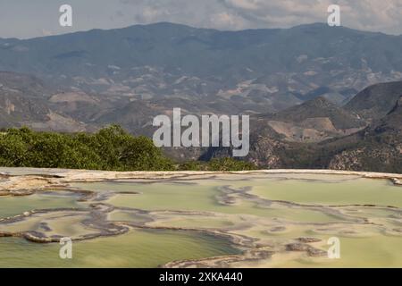 Landschaft der natürlichen Pools in den Bergen von Hierve el Agua, Oaxaca. Stockfoto