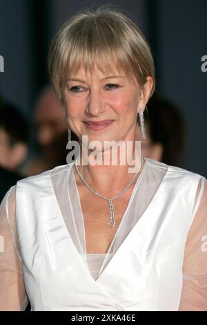 Helen Mirren bei der Festivaleröffnung mit der Premiere des Kinofilms The Terminal auf der Biennale di Venezia 2004 / 61. Internationale Filmfestspiele von Venedig im Palazzo del Cinema. Venedig, 01.09.2004 *** Helen Mirren bei der Eröffnung des Festivals mit der Premiere des Films The Terminal auf der Biennale di Venezia 2004 61 Venedig International Film Festival im Palazzo del Cinema Venedig, 01 09 2004 Foto:xD.xBedrosianx/xFuturexImagex Terminal 4935 Stockfoto