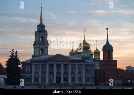 TULA, RUSSLAND - 15. JULI 2024: Museum 'Tula samovars' in der Stadtlandschaft bei Sonnenaufgang Stockfoto