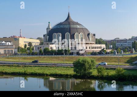 TULA, RUSSLAND - 15. JULI 2024: Blick auf das moderne Gebäude des Staatlichen Waffenmuseums an einem Julitag Stockfoto