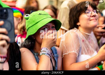 Nemo Sänger, ESC-Star Nemo begeistert die Menge auf dem Heumarkt während des ColognePride 2024 mit zwei mitreißenden Liedern, Köln, Heumarkt, 21.07. *** Nemo-Sänger , ESC-Star Nemo begeistert das Publikum auf der ColognePride 2024 mit zwei mitreißenden Liedern, Köln, Heumarkt, 21 07 Stockfoto